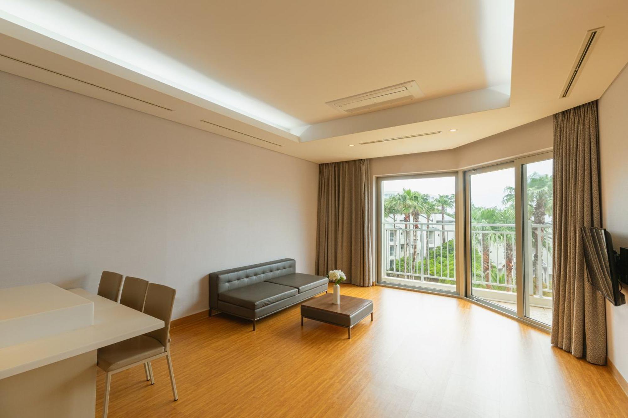Sono Calm Jeju Seogwipo Exterior foto